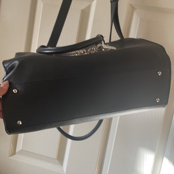 NEW with slight flaw guess black satchel bag purse - Picture 4 of 16